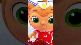 Making a Snowman – A Carrot for His Nose! ☃️? #winterfun #snowman #kids